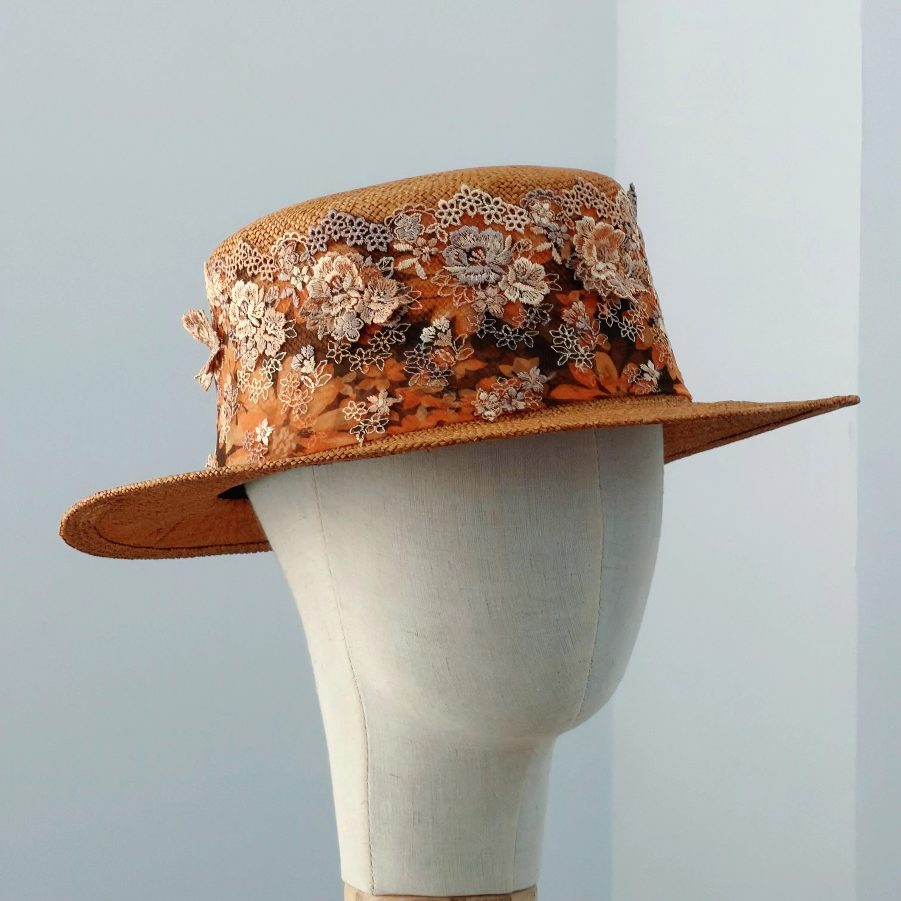 Handcrafted Vintage Flat Top Boater Hat Luxury Bao Straw Sun Fedora with Intricate 3D Floral Lace Trim