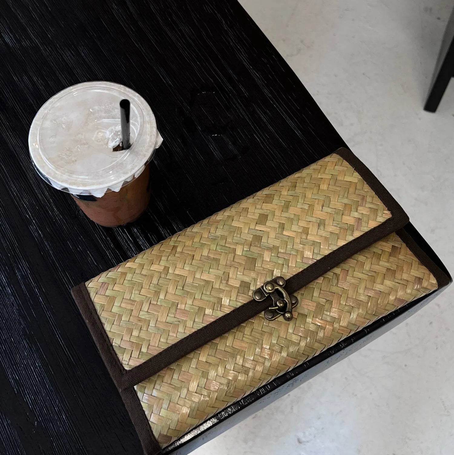 Handcrafted Grass Woven Handbag Compact Envelope Purse with Compartments - Verdant Bind