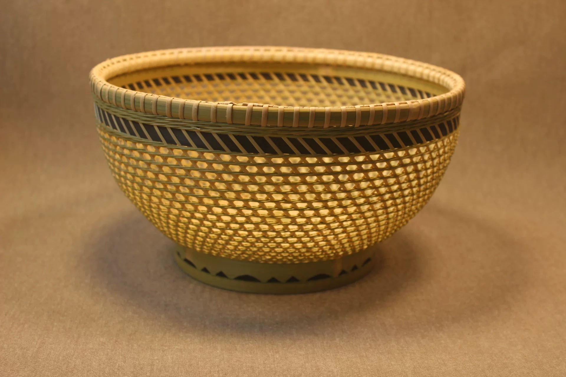 Handwoven Bamboo Fruit Bowl & Hexagonal Open-Weave Decorative