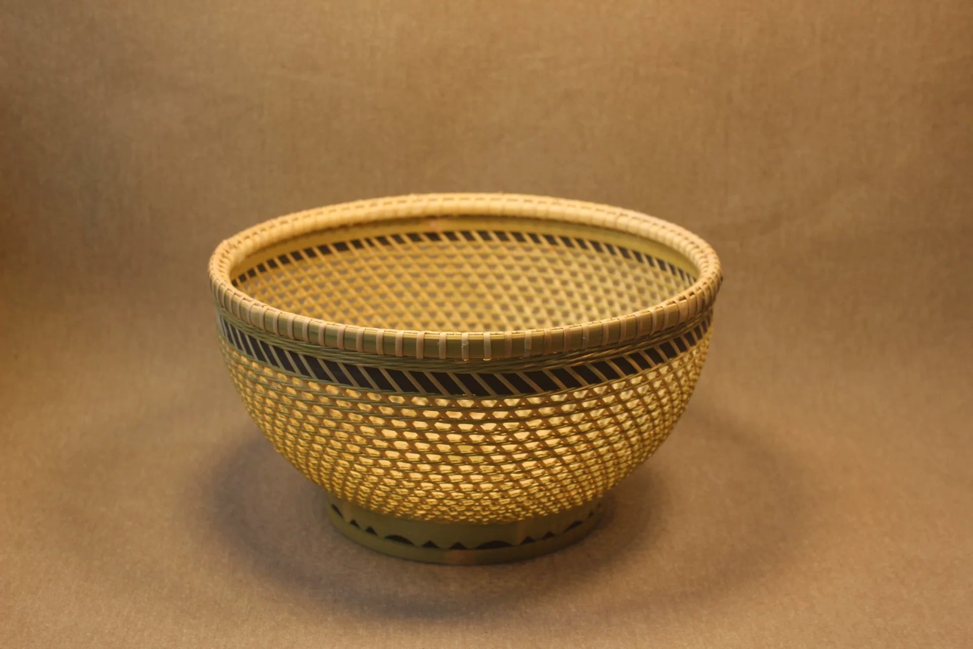 Handwoven Bamboo Fruit Bowl & Hexagonal Open-Weave Decorative